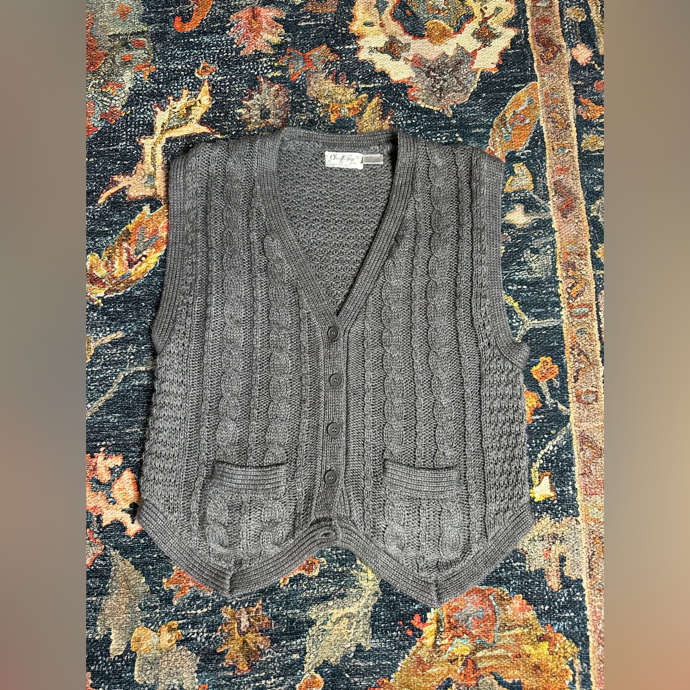 Cheryl Tiegs vintage gray sweater vest. Size small.
